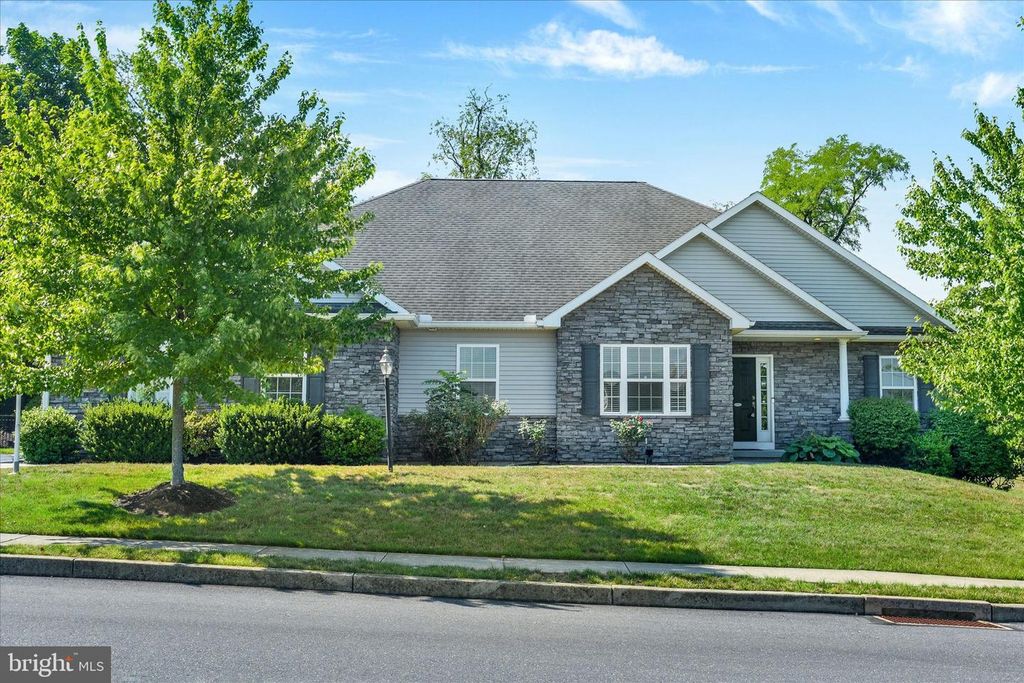 807 GENEVIEVE DR, Mechanicsburg, PA 17055