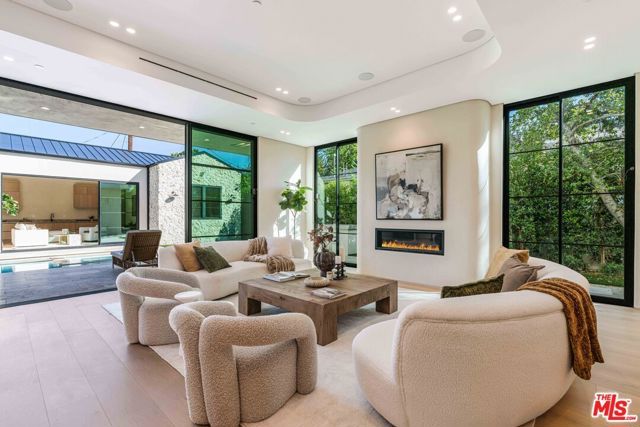 16723 La Maida Street, Los Angeles, CA 91436