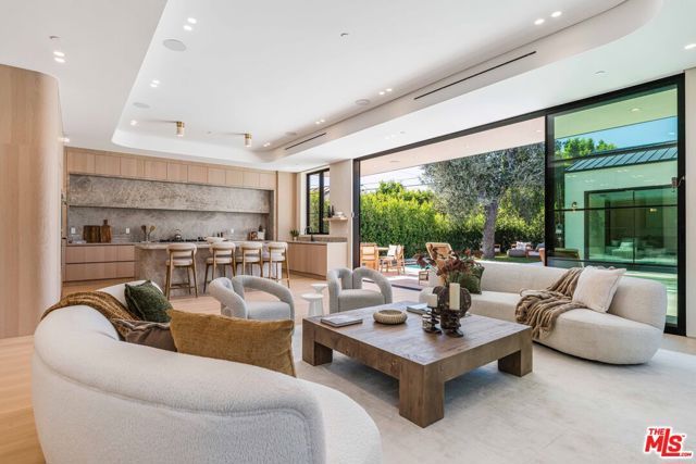 16723 La Maida Street, Los Angeles, CA 91436