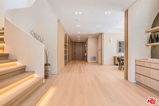 16723 La Maida Street, Los Angeles, CA 91436