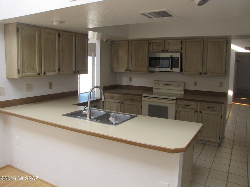 9946 E Leila Drive, Tucson, AZ 85730