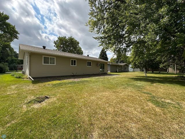 2526 Willow Road N, Fargo, ND 58102