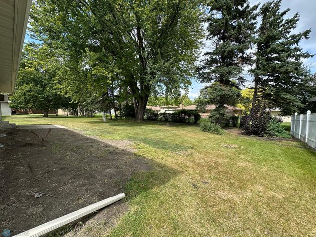 2526 Willow Road N, Fargo, ND 58102