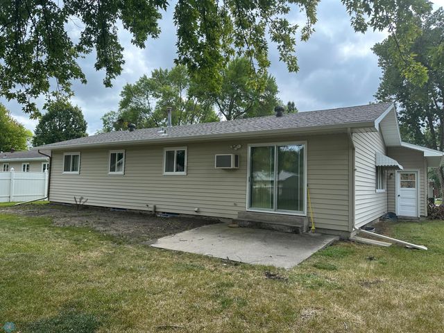 2526 Willow Road N, Fargo, ND 58102