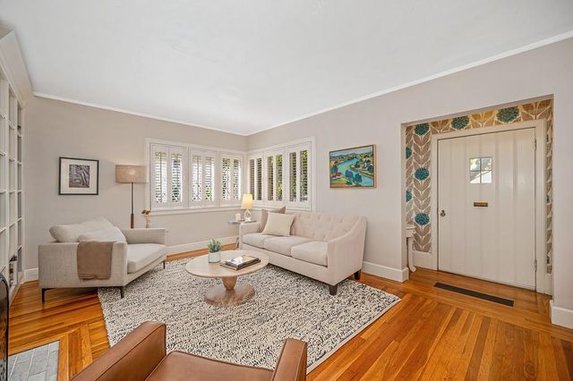 2945 27th St, Sacramento, CA 95818