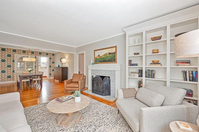 2945 27th St, Sacramento, CA 95818