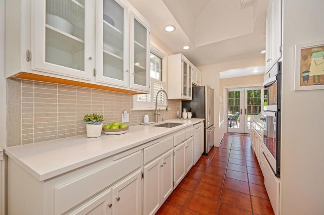 2945 27th St, Sacramento, CA 95818