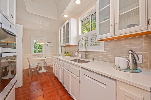 2945 27th St, Sacramento, CA 95818