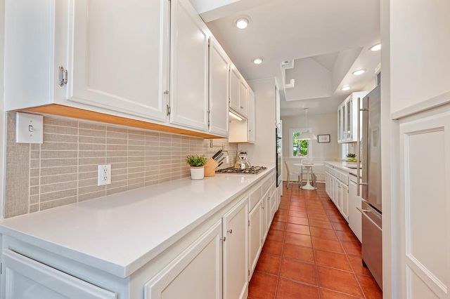 2945 27th St, Sacramento, CA 95818