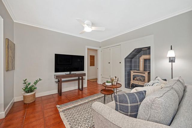 2945 27th St, Sacramento, CA 95818