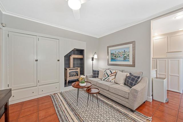 2945 27th St, Sacramento, CA 95818