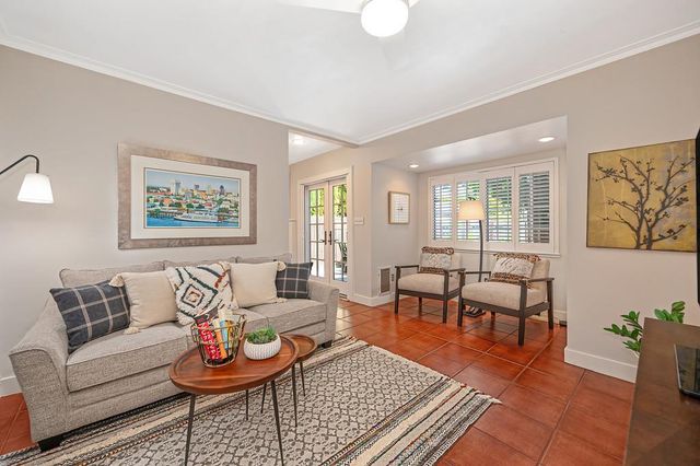 2945 27th St, Sacramento, CA 95818