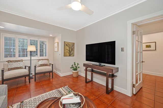 2945 27th St, Sacramento, CA 95818