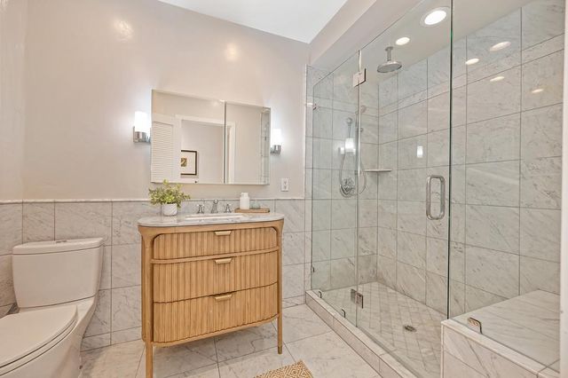 2945 27th St, Sacramento, CA 95818