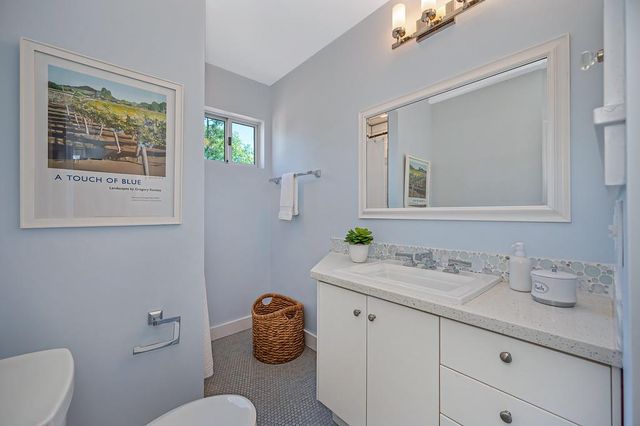 2945 27th St, Sacramento, CA 95818