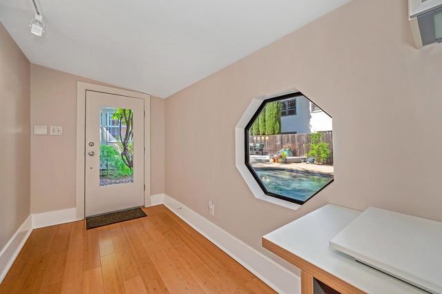 2945 27th St, Sacramento, CA 95818