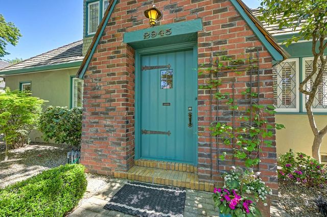 2945 27th St, Sacramento, CA 95818