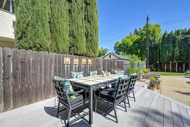 2945 27th St, Sacramento, CA 95818