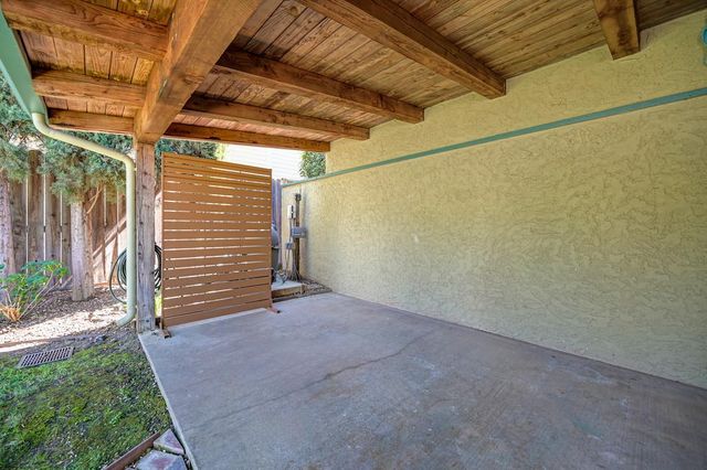 2945 27th St, Sacramento, CA 95818