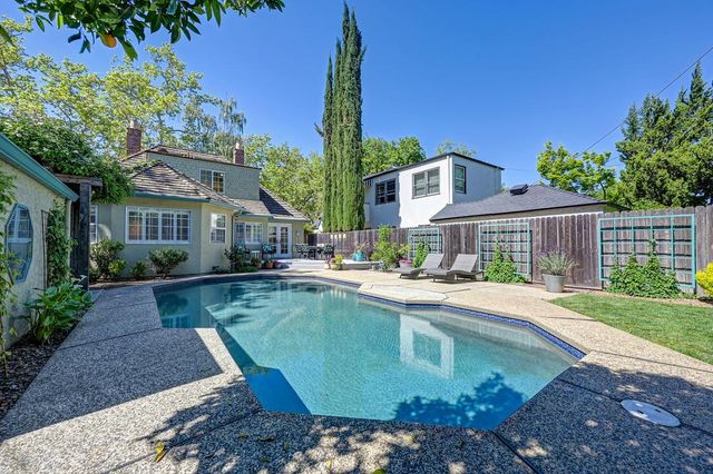 2945 27th St, Sacramento, CA 95818