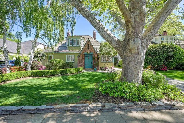 2945 27th St, Sacramento, CA 95818