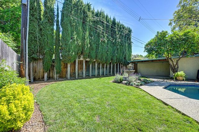 2945 27th St, Sacramento, CA 95818