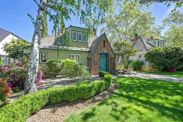 2945 27th St, Sacramento, CA 95818