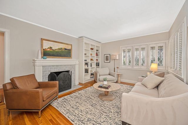 2945 27th St, Sacramento, CA 95818