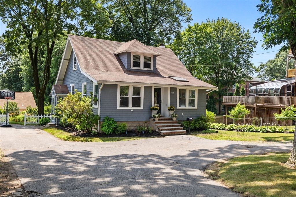 108 Needham St, Dedham, MA 02026