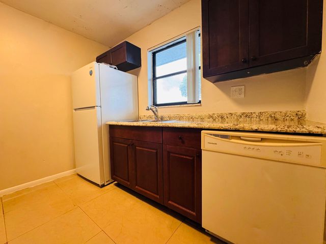 2050 N CONGRESS Avenue 102, West Palm Beach, FL 33401