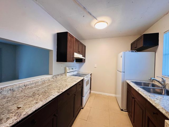 2050 N CONGRESS Avenue 102, West Palm Beach, FL 33401