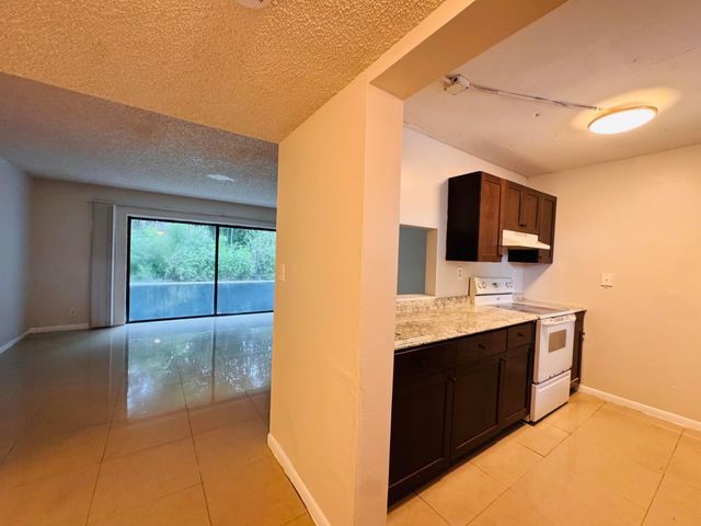 2050 N CONGRESS Avenue 102, West Palm Beach, FL 33401