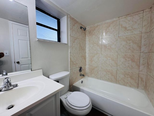 2050 N CONGRESS Avenue 102, West Palm Beach, FL 33401