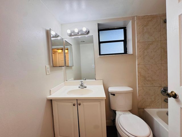 2050 N CONGRESS Avenue 102, West Palm Beach, FL 33401