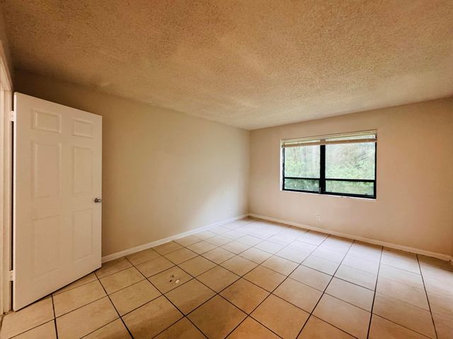 2050 N CONGRESS Avenue 102, West Palm Beach, FL 33401