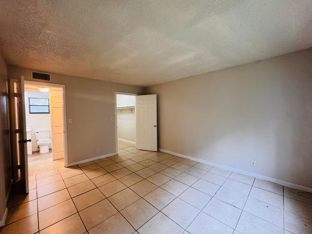 2050 N CONGRESS Avenue 102, West Palm Beach, FL 33401