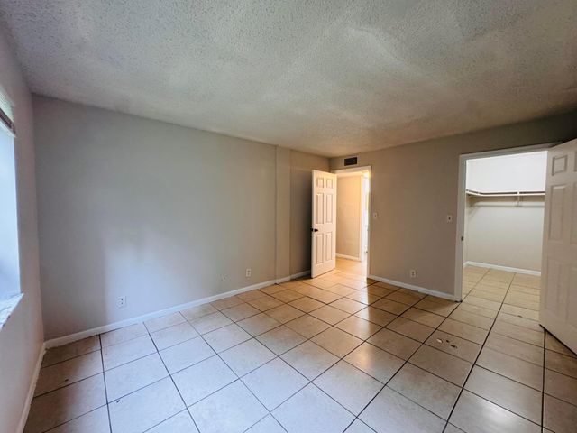2050 N CONGRESS Avenue 102, West Palm Beach, FL 33401