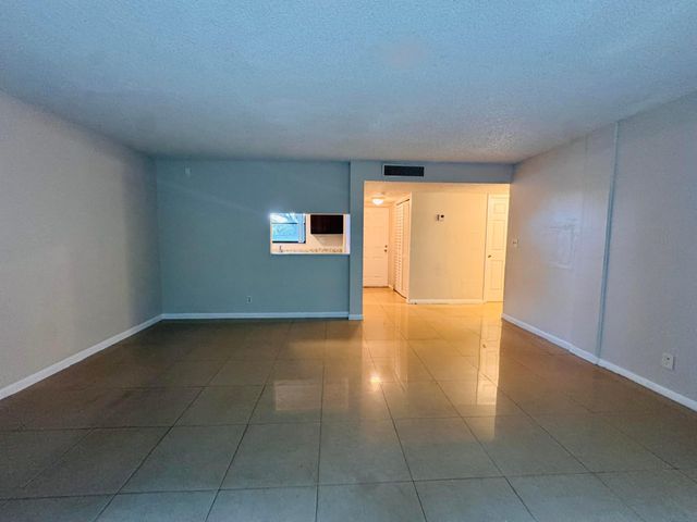 2050 N CONGRESS Avenue 102, West Palm Beach, FL 33401