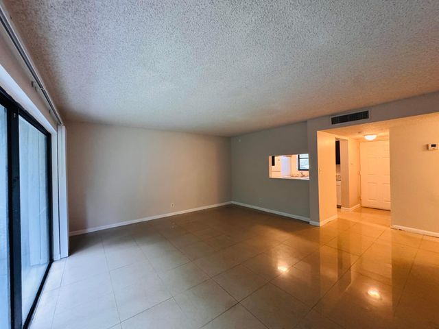 2050 N CONGRESS Avenue 102, West Palm Beach, FL 33401