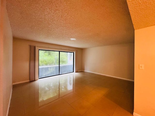 2050 N CONGRESS Avenue 102, West Palm Beach, FL 33401
