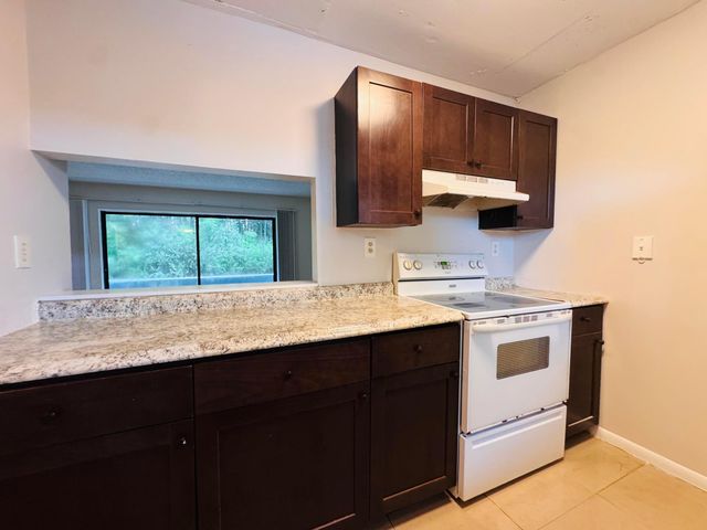 2050 N CONGRESS Avenue 102, West Palm Beach, FL 33401
