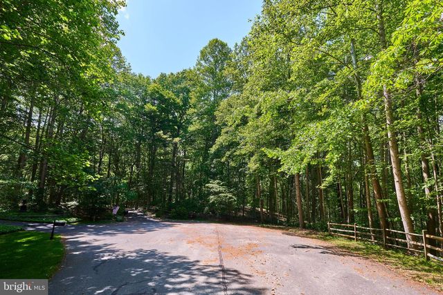 8228 SHADOWRIDGE DR, Fairfax Station, VA 22039