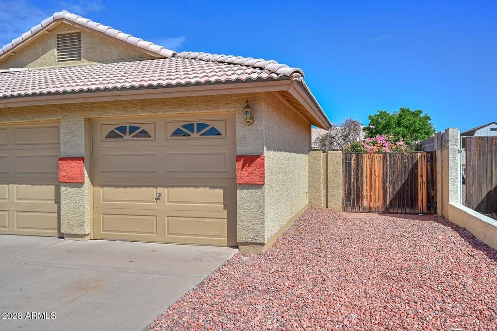 8758 W BLOOMFIELD Road, Peoria, AZ 85381 — photo 4