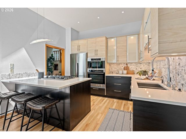 3484 DEVONSHIRE Dr, Lake Oswego, OR 97035