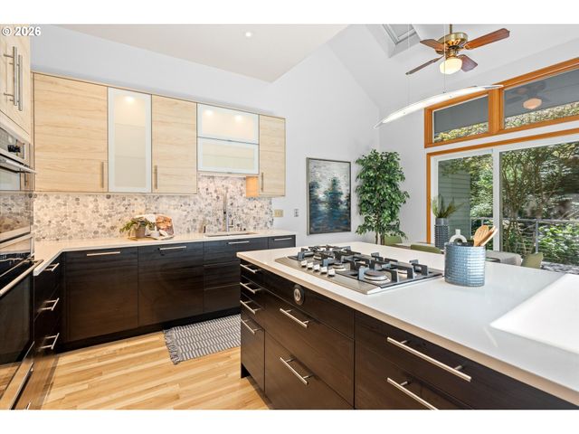 3484 DEVONSHIRE Dr, Lake Oswego, OR 97035
