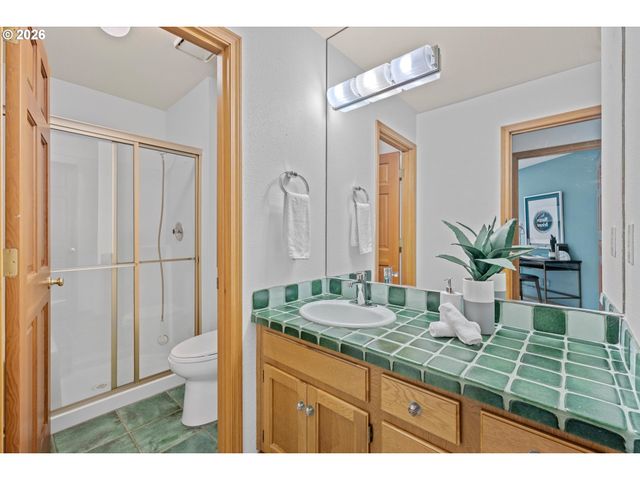 3484 DEVONSHIRE Dr, Lake Oswego, OR 97035