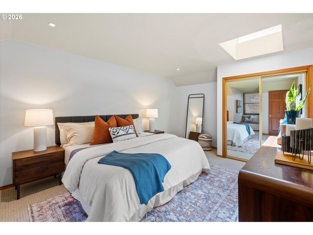 3484 DEVONSHIRE Dr, Lake Oswego, OR 97035
