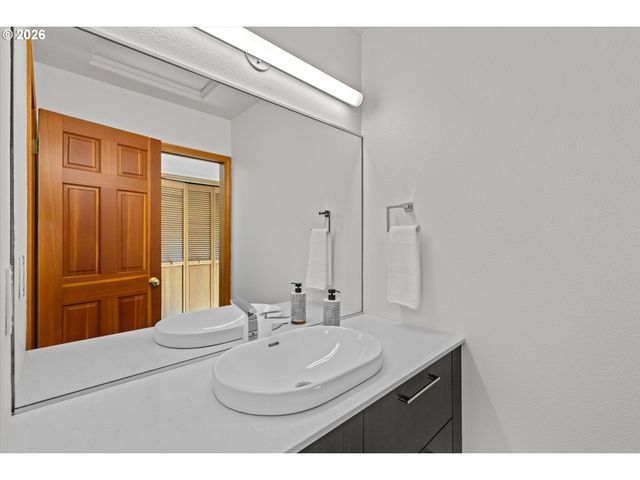 3484 DEVONSHIRE Dr, Lake Oswego, OR 97035
