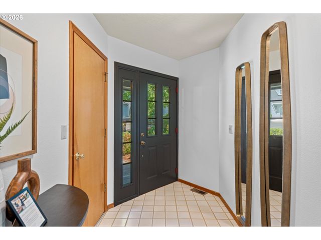 3484 DEVONSHIRE Dr, Lake Oswego, OR 97035