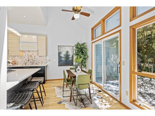 3484 DEVONSHIRE Dr, Lake Oswego, OR 97035